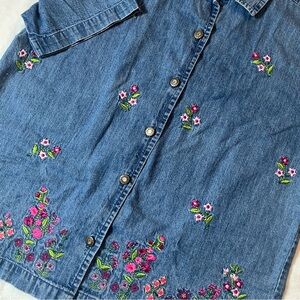 VINTAGE FLOWER EMBROIDERED DENIM BUTTON UP
